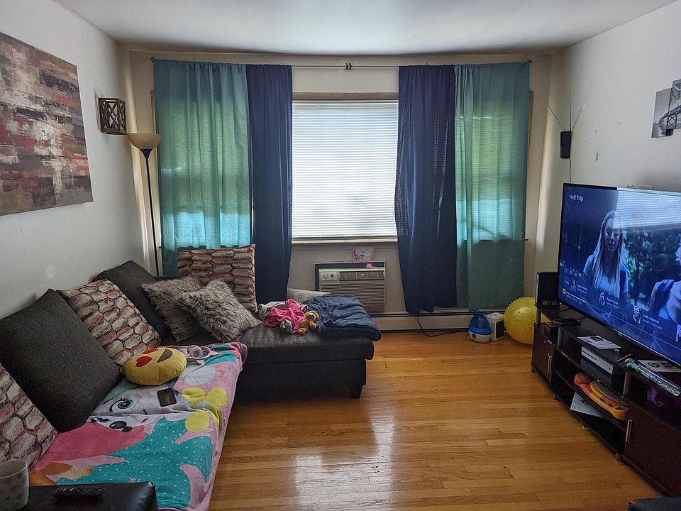 1st image of 6177 N Northwest Hwy #206
