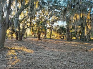 510 Broad River Dr, Beaufort, SC 29906
