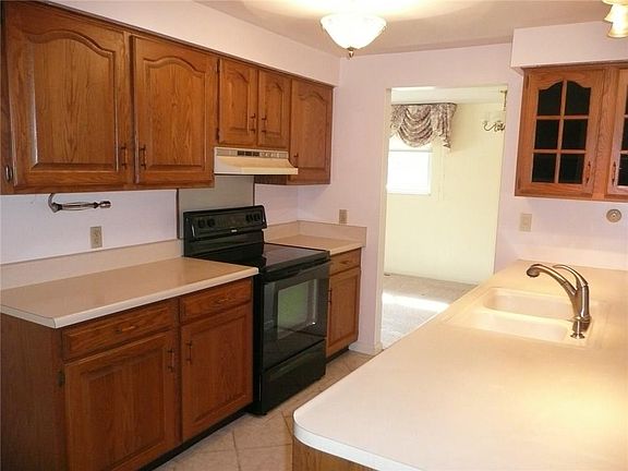 3rd image of 1802 Britton Dr