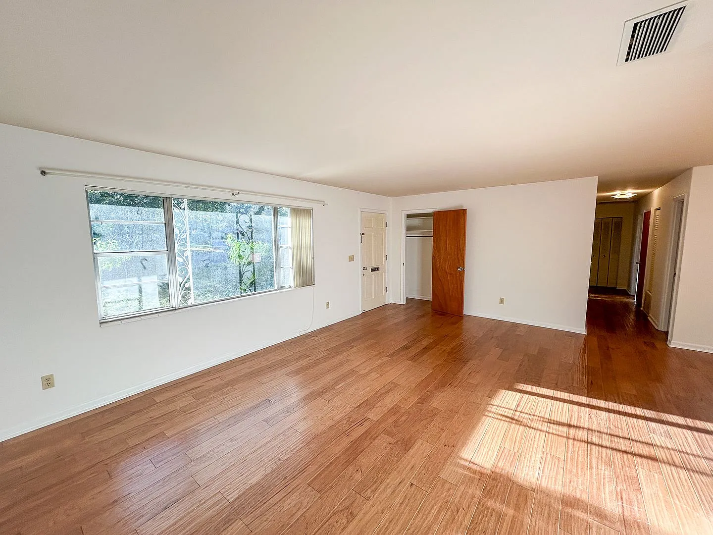 611 NE 7th Terrace — Photo 4