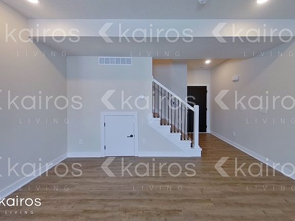 3rd image of 6929 Holly Ct