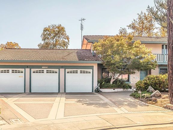 3rd image of 598 Torland Ct