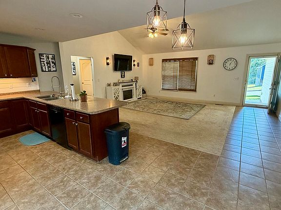 5th image of 284 Belle Cir
