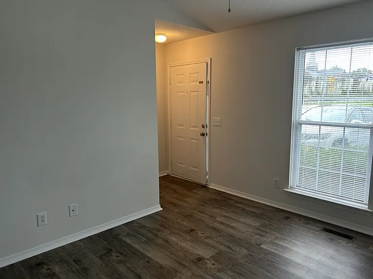 650 N Dixie Ave #F — Photo 2