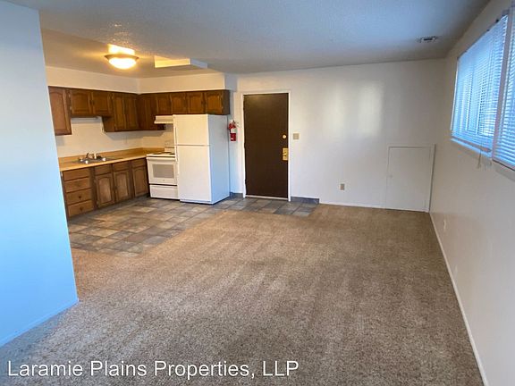 5th image of 815 E Ivinson St #8