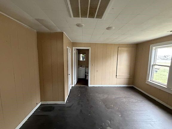 5th image of 608 E Lee St