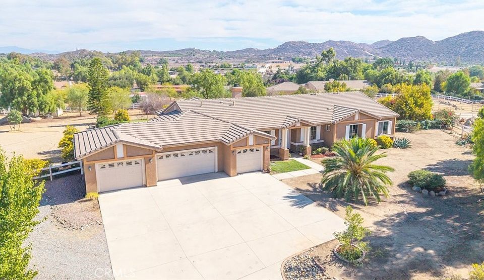 1st image of 17920 Pony Butte Ct