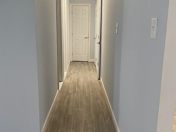 4th image of 17 Benton Ct