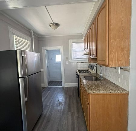 5th image of 41 Outlook Ave