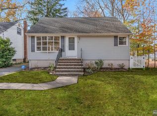 36 Willow St, Bergenfield, NJ 07621