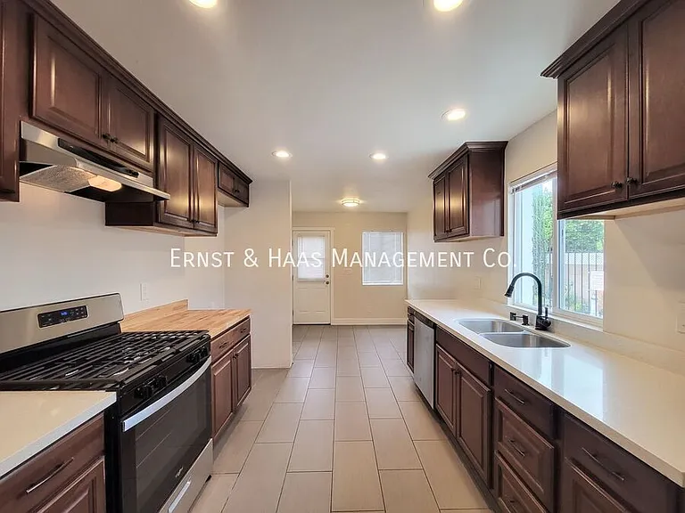 8429 Somerset Blvd — Photo 11