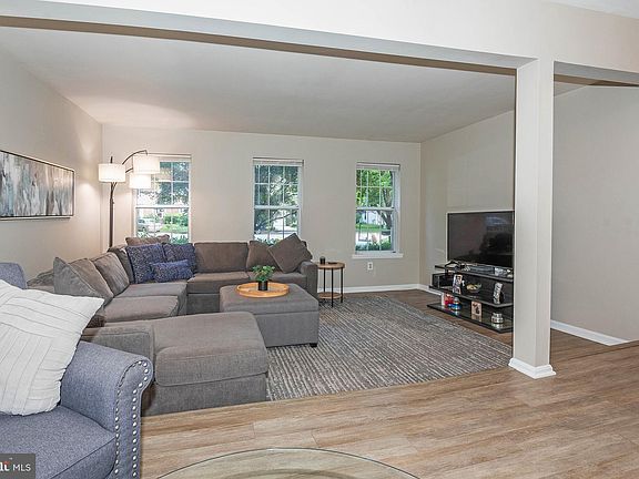 4th image of 263 Michener Ct W