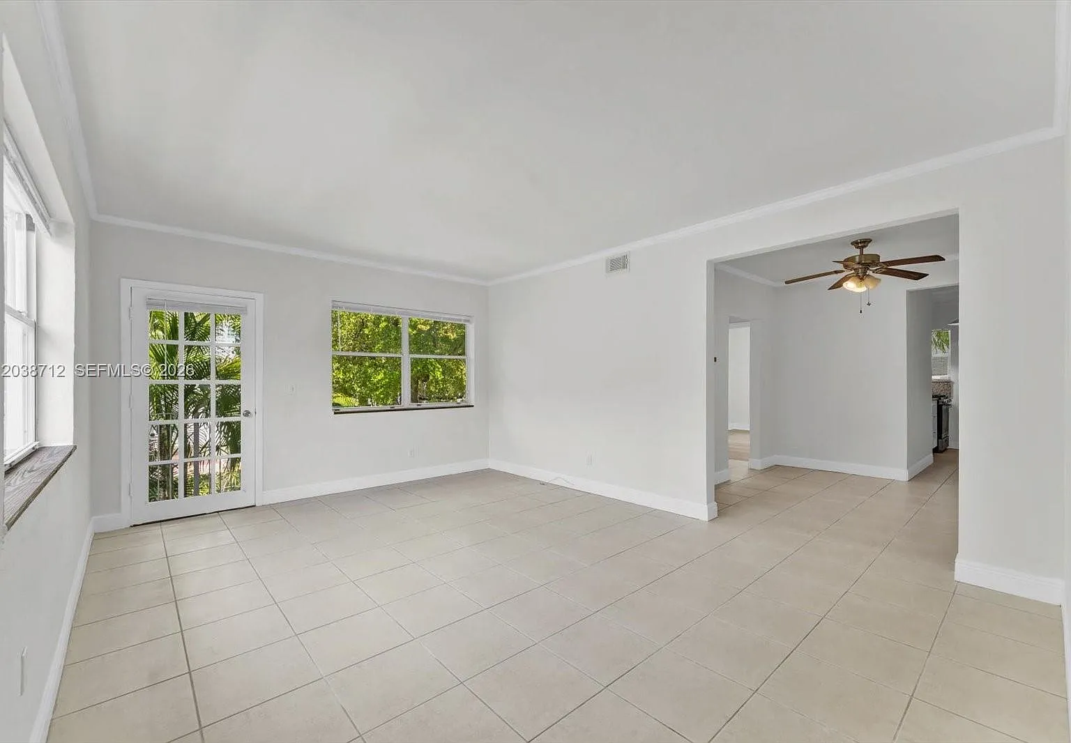 The Pineapple Condo — Photo 1