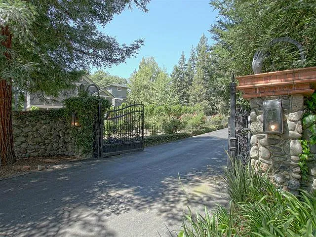 19500 Saratoga Los Gatos Rd — Photo 18