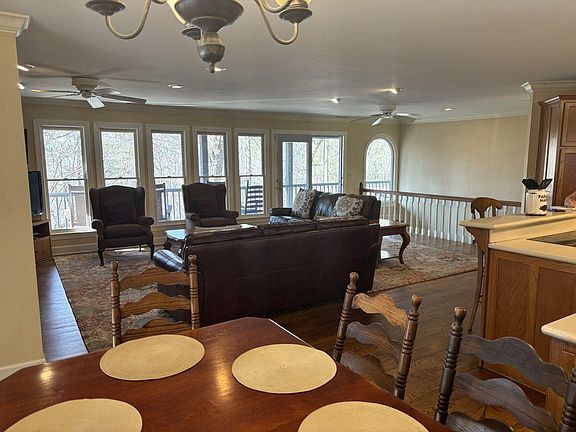 5th image of 462 Chalet Village Ln #462