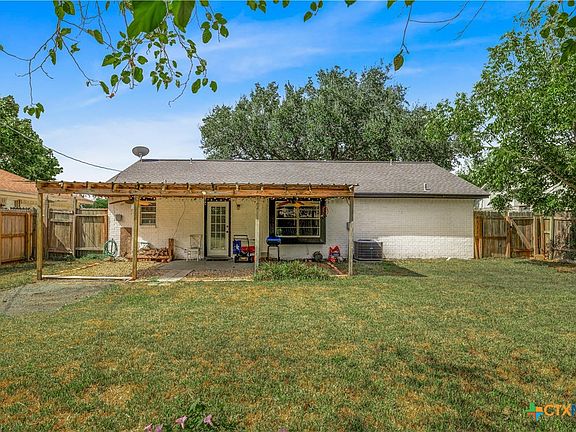 5th image of 512 Monterrey Dr