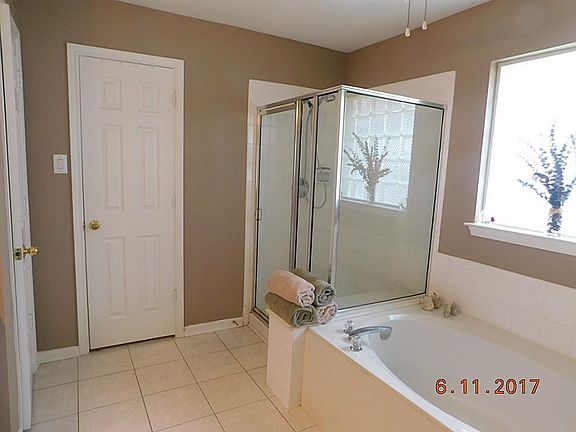 5th image of 2414 Standing Oak Ln
