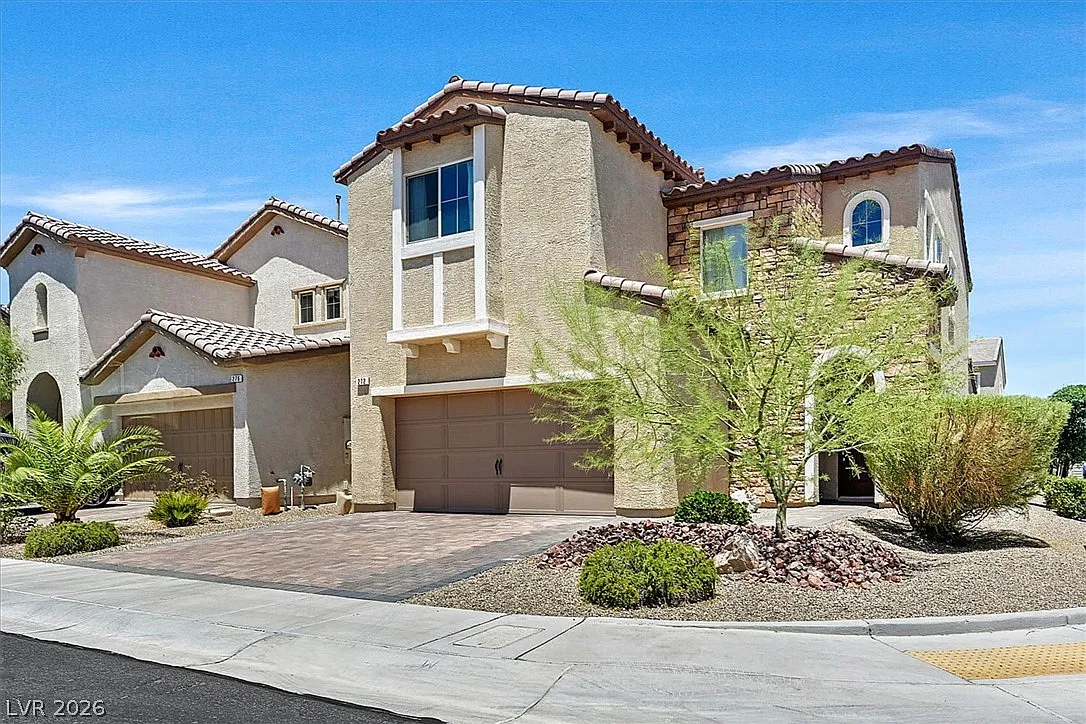 4 bed, 3.0 bath, 2276 sqft, $2,600 — Photo 1