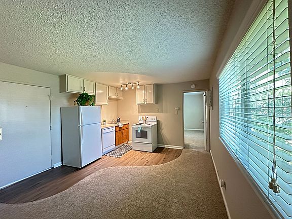 3rd image of 1616 E St APT 3