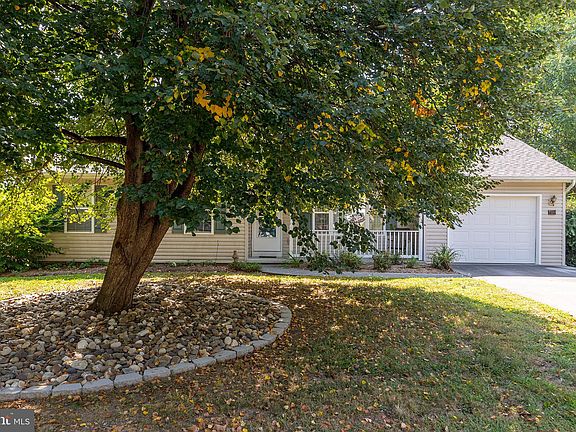 4th image of 423 Crescent Dr