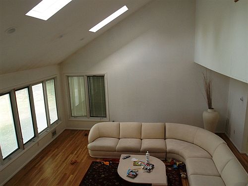 Living Room Open &
        Airy