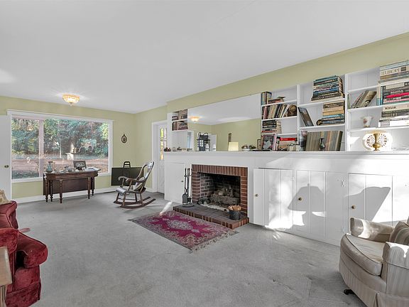 2nd image of 260 E Park Dr