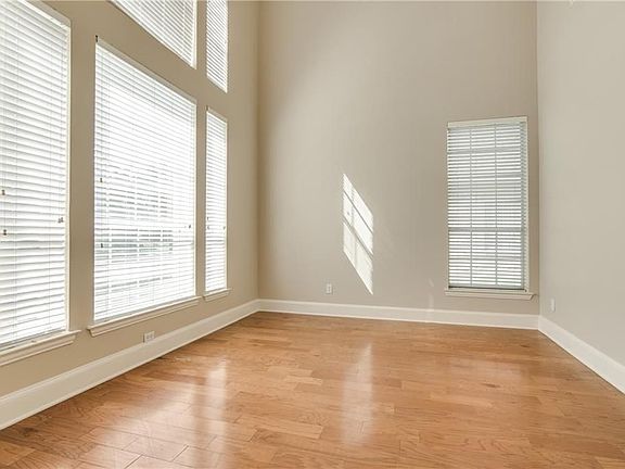 4th image of 7410 Primrose Dr