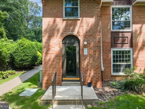 4000 Gypsy Ln Unit 719, Philadelphia, PA 19129