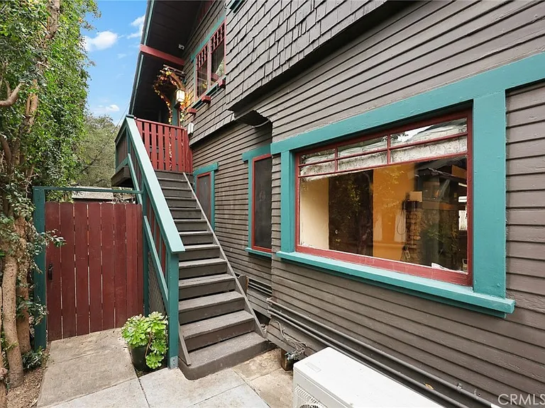 579 N Chester Ave #1 — Photo 6