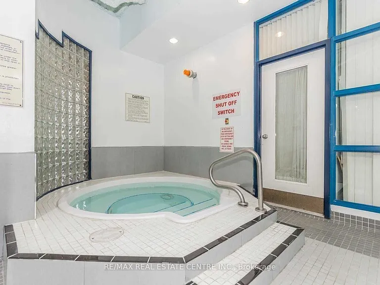 25 Trailwood Dr #1601 — Photo 2