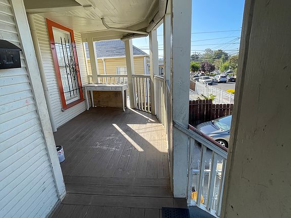 Right side view of the front balcony