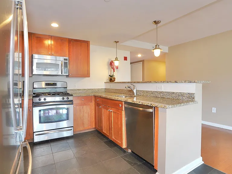 700 Grove St #4F — Photo 7