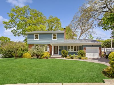 15 Locust Road, Old Bethpage, NY, 11804
