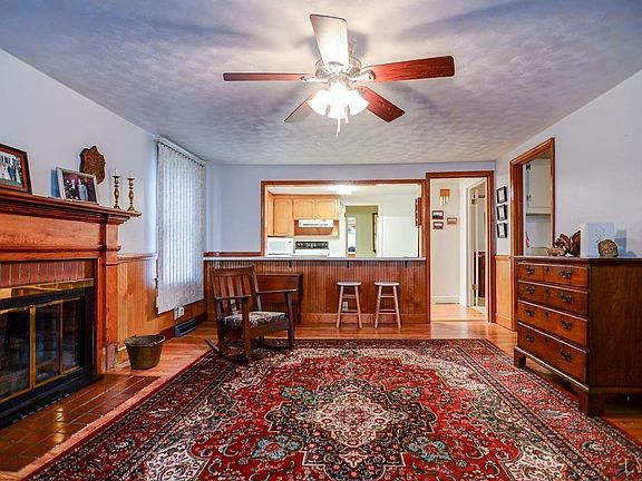 4th image of 111 Phillips Cir