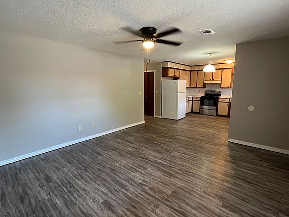 2nd image of 401 E C St #405