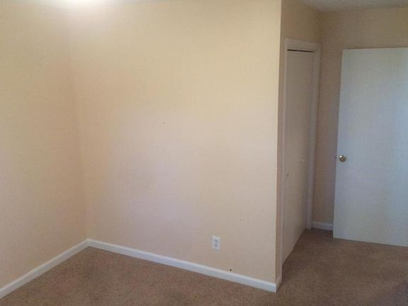 3rd image of 185 Moss Creek Dr APT B