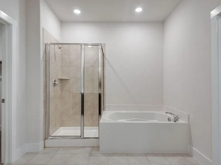 2433 Siskiyou St — Photo 17