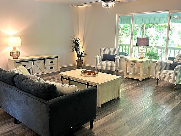 2nd image of 886 Garfield Pkwy #1TALL