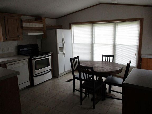 5th image of 149 Justine Ave