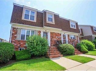 10 Heritage Ln, Fords, NJ 08863
