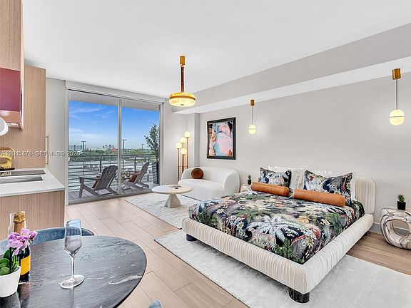 5th image of 90 NE 32nd St #724