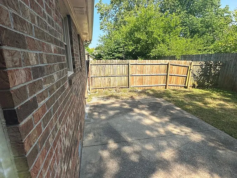 1130 Sloan St — Photo 26