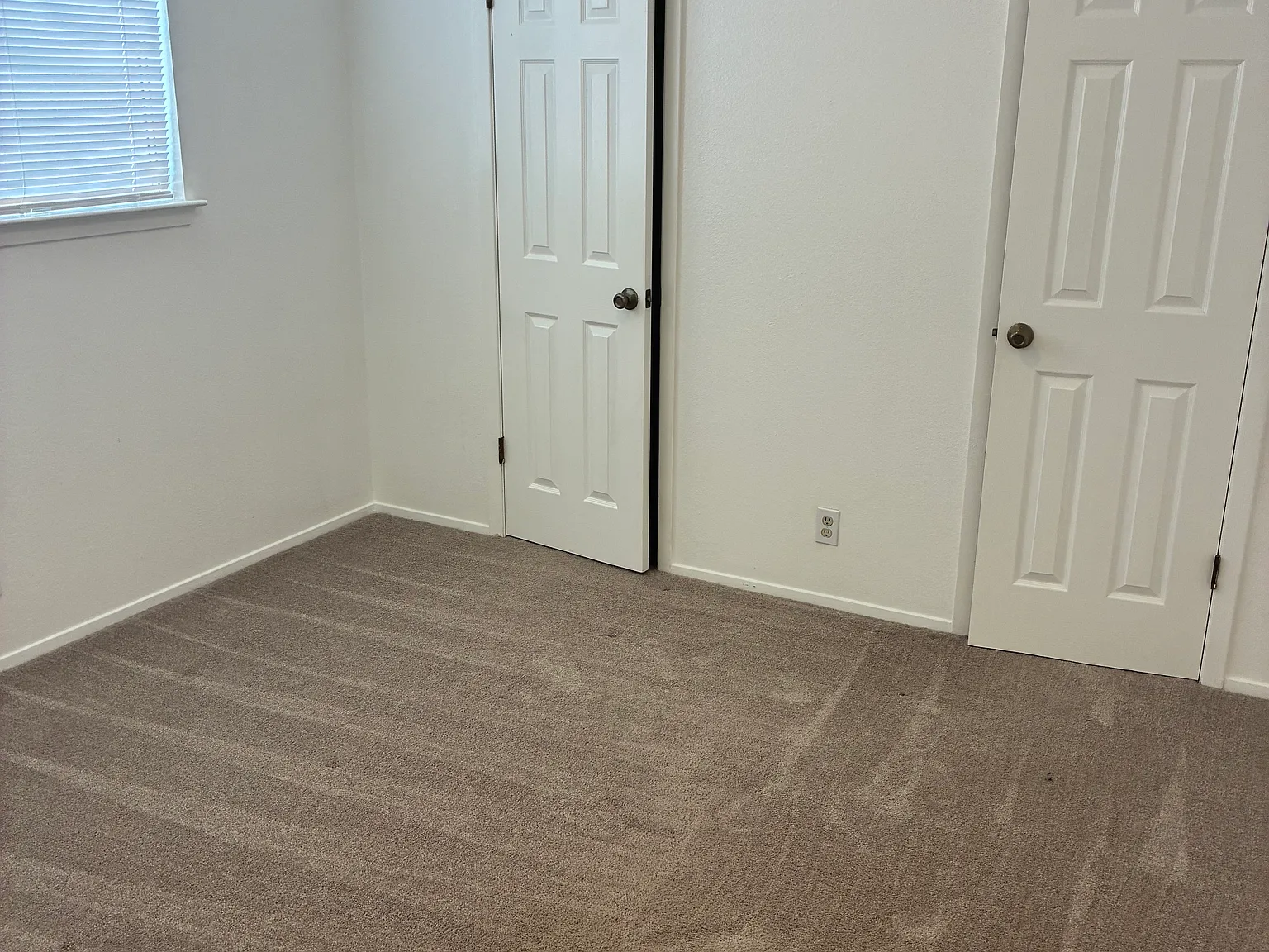 2 bed, 900 sqft, $1,500 — Photo 4