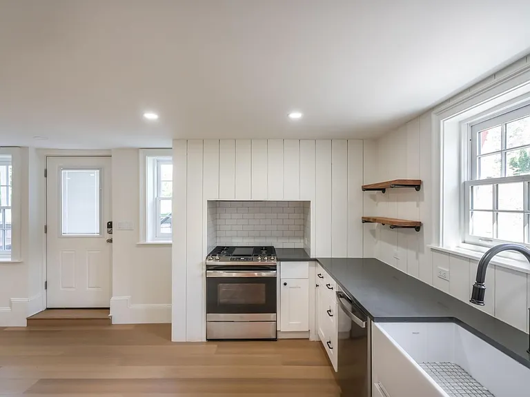 70 Clinton St #B — Photo 3