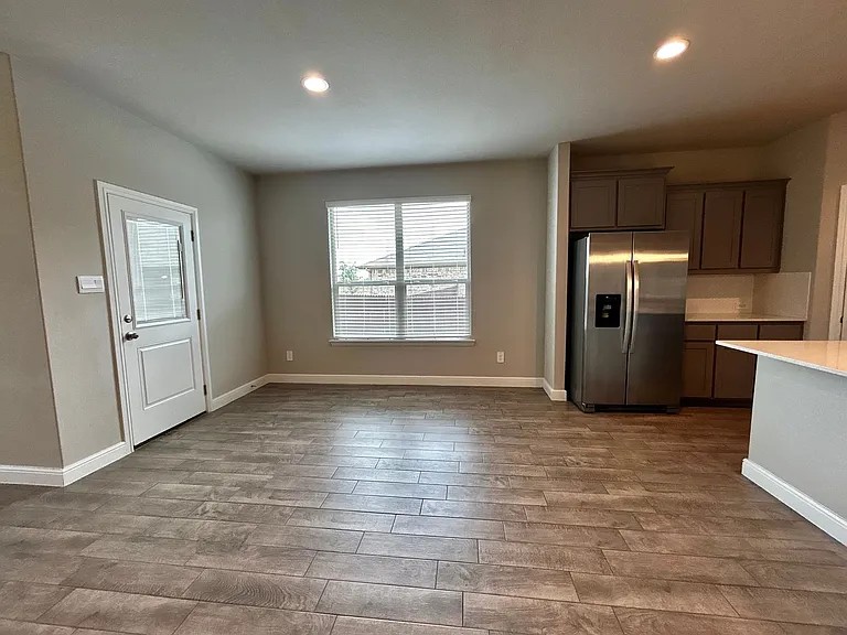 16028 Bronte Ln — Photo 9