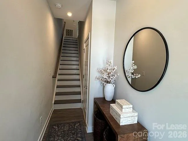 3 bed, 3.5 bath, 1845 sqft, $3,800 — Photo 3