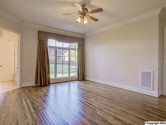 4th image of 32 Lake Forest Blvd