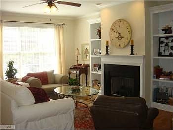4th image of 4419 Baylor St
