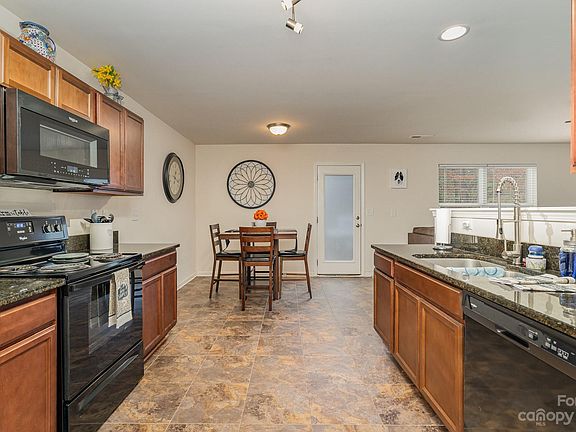 5th image of 1765 2nd Street Dr SE