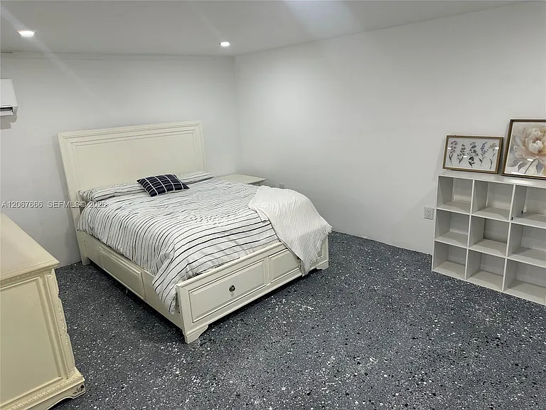 1725 NW 9th Ave #STUDIO — Photo 5